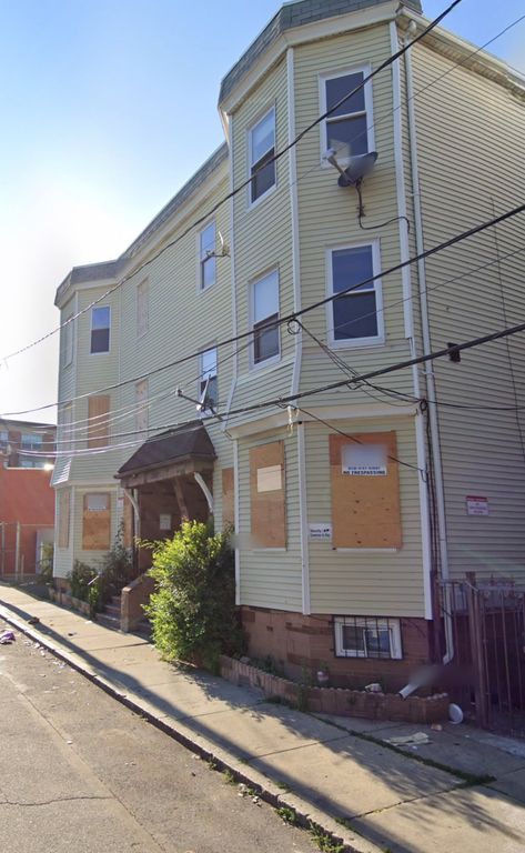8 Dewey 3, Boston, MA 02125