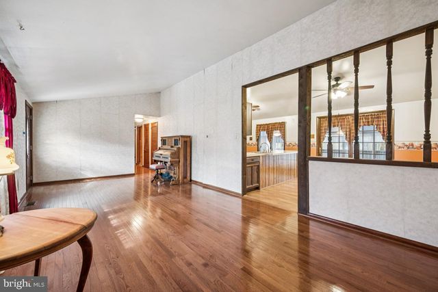 40 E PARK AVE, Williamstown, NJ 08094