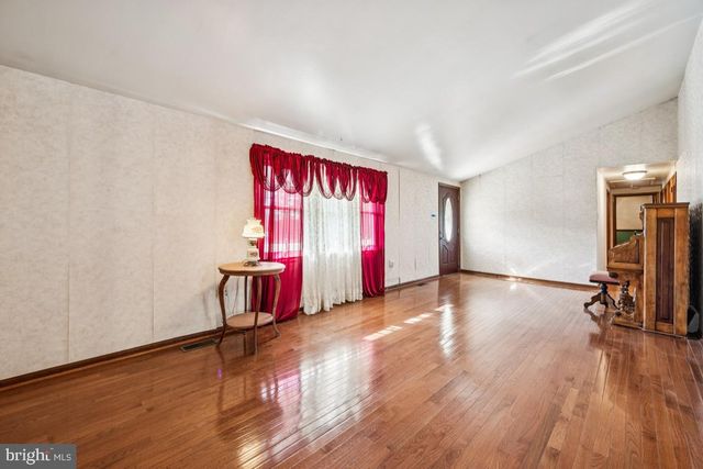 40 E PARK AVE, Williamstown, NJ 08094