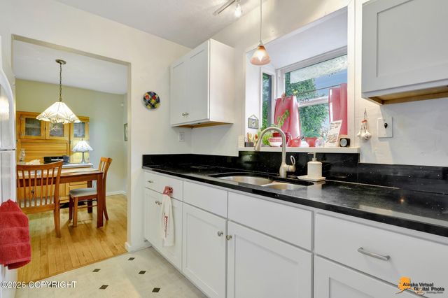 2207 Turnagain Parkway, Anchorage, AK 99517