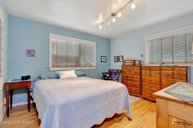 2207 Turnagain Parkway, Anchorage, AK 99517