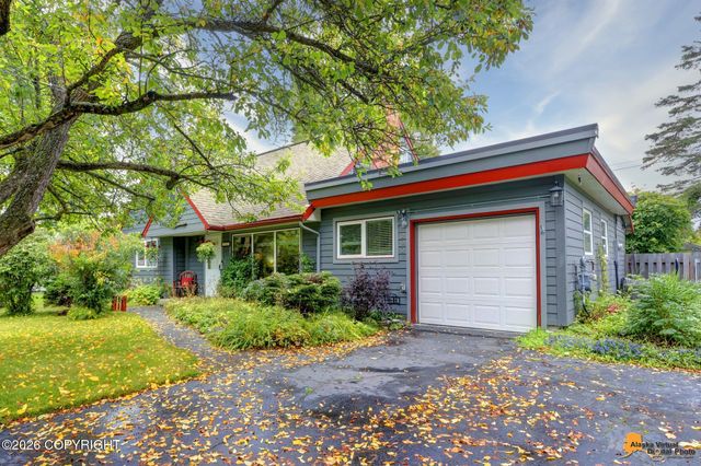 2207 Turnagain Parkway, Anchorage, AK 99517