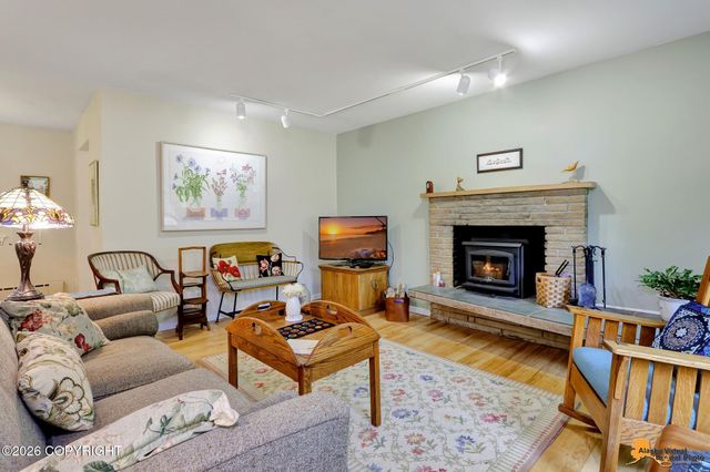 2207 Turnagain Parkway, Anchorage, AK 99517
