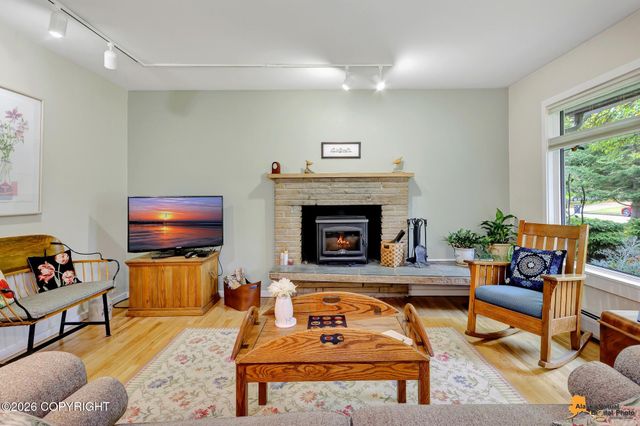 2207 Turnagain Parkway, Anchorage, AK 99517