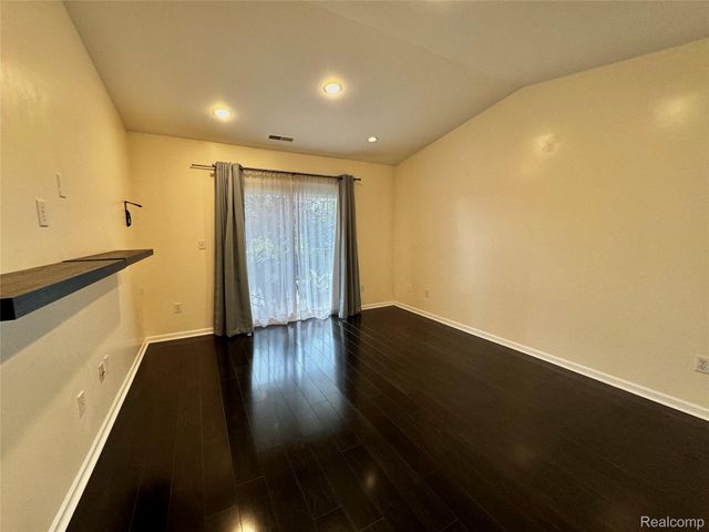 24208 Chesapeake Circle, Commerce Charter Township, MI 48390