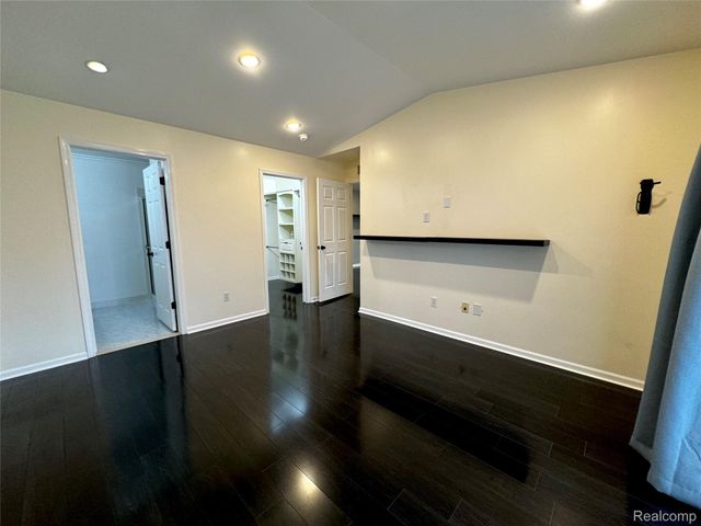 24208 Chesapeake Circle, Commerce Charter Township, MI 48390