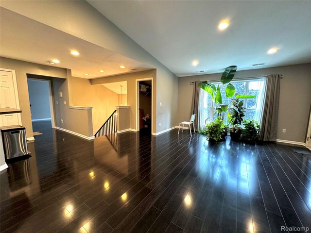 24208 Chesapeake Circle, Commerce Charter Township, MI 48390