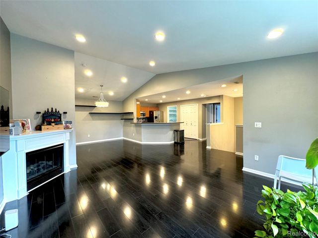 24208 Chesapeake Circle, Commerce Charter Township, MI 48390