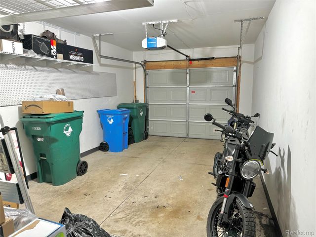 24208 Chesapeake Circle, Commerce Charter Township, MI 48390
