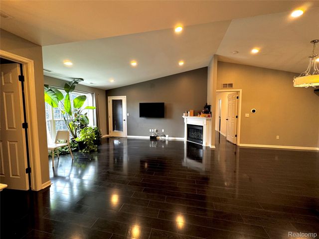 24208 Chesapeake Circle, Commerce Charter Township, MI 48390