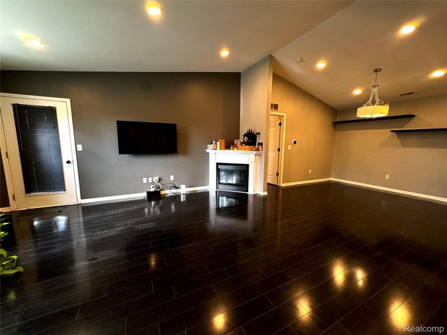 24208 Chesapeake Circle, Commerce Charter Township, MI 48390