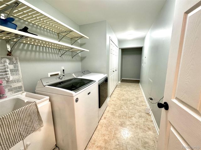24208 Chesapeake Circle, Commerce Charter Township, MI 48390