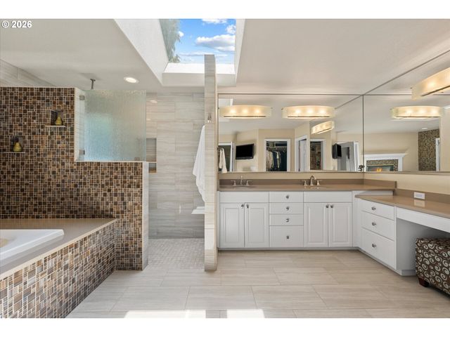 9930 Sw LUMBEE Ln, Tualatin, OR 97062