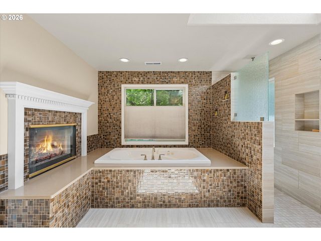 9930 Sw LUMBEE Ln, Tualatin, OR 97062