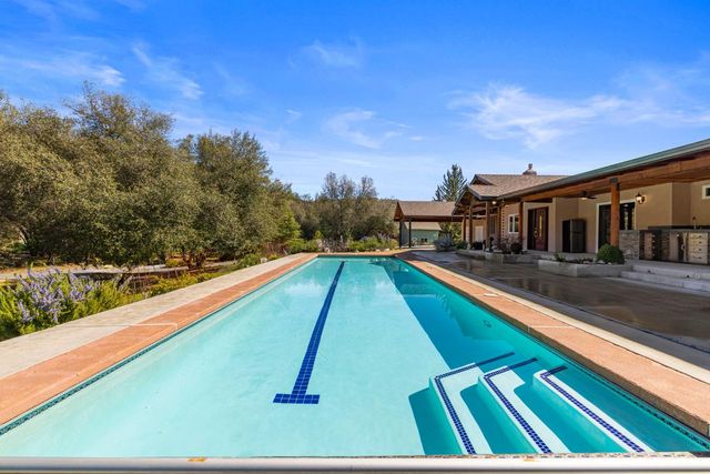 7101 Amoloc Ln, Lotus, CA 95651