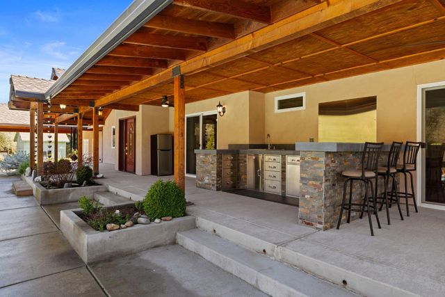 7101 Amoloc Ln, Lotus, CA 95651