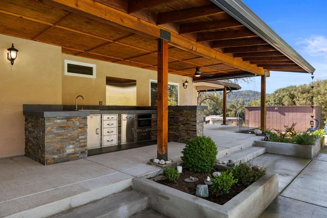 7101 Amoloc Ln, Lotus, CA 95651