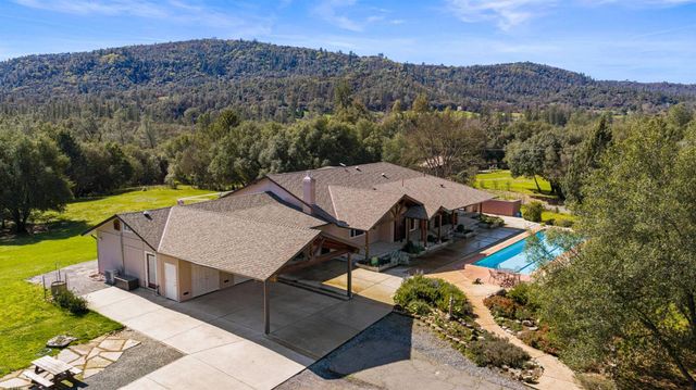 7101 Amoloc Ln, Lotus, CA 95651