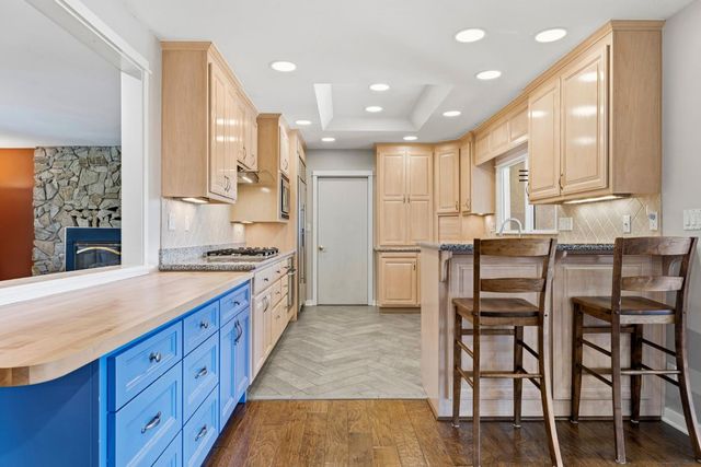 7101 Amoloc Ln, Lotus, CA 95651