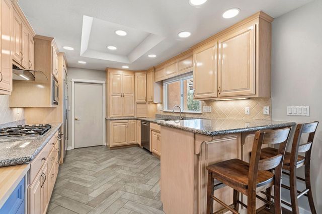 7101 Amoloc Ln, Lotus, CA 95651