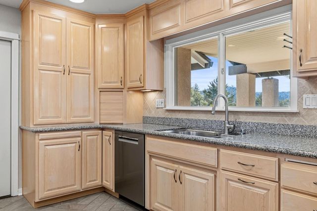 7101 Amoloc Ln, Lotus, CA 95651