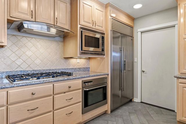 7101 Amoloc Ln, Lotus, CA 95651