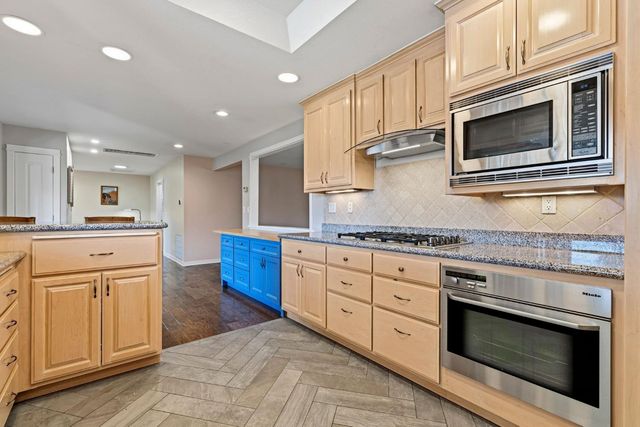 7101 Amoloc Ln, Lotus, CA 95651