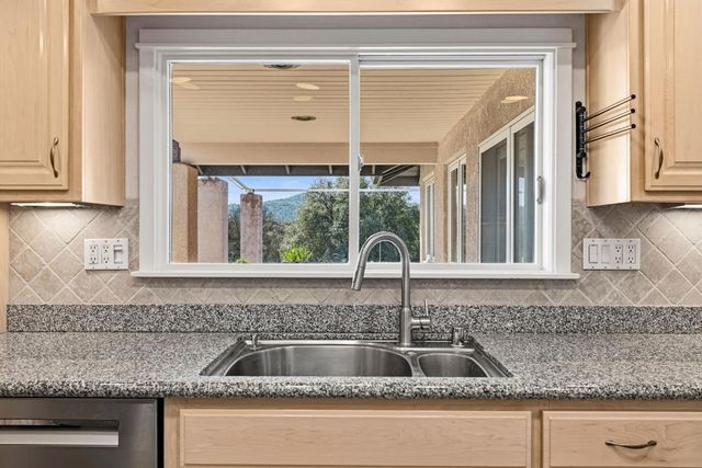 7101 Amoloc Ln, Lotus, CA 95651