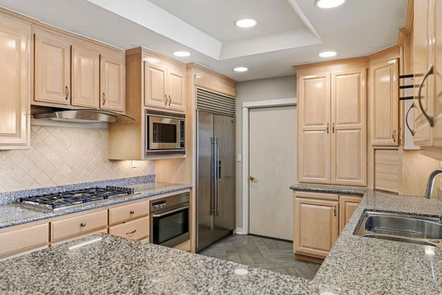 7101 Amoloc Ln, Lotus, CA 95651