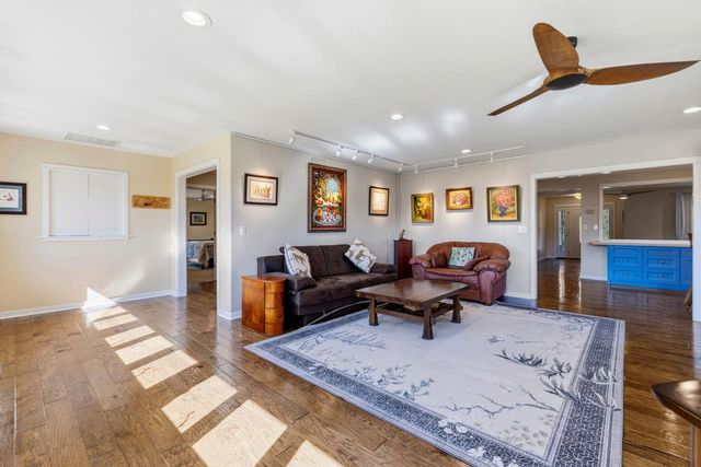 7101 Amoloc Ln, Lotus, CA 95651