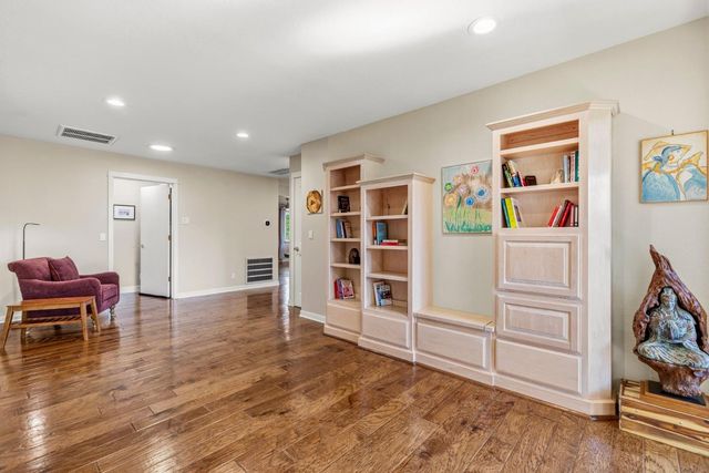 7101 Amoloc Ln, Lotus, CA 95651