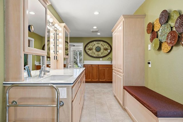 7101 Amoloc Ln, Lotus, CA 95651