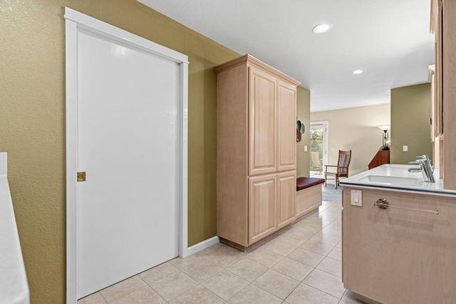 7101 Amoloc Ln, Lotus, CA 95651