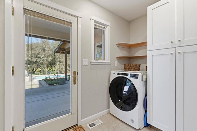 7101 Amoloc Ln, Lotus, CA 95651