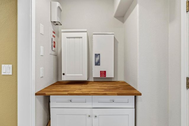 7101 Amoloc Ln, Lotus, CA 95651