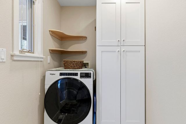 7101 Amoloc Ln, Lotus, CA 95651