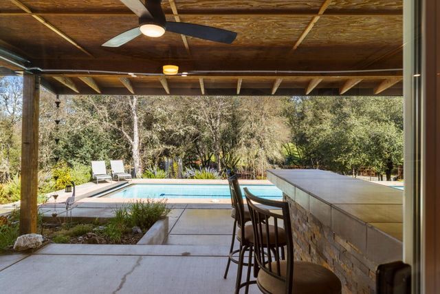 7101 Amoloc Ln, Lotus, CA 95651