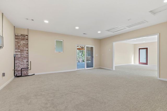 7101 Amoloc Ln, Lotus, CA 95651