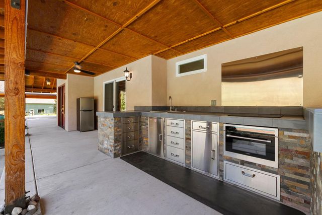 7101 Amoloc Ln, Lotus, CA 95651