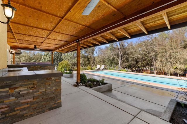 7101 Amoloc Ln, Lotus, CA 95651