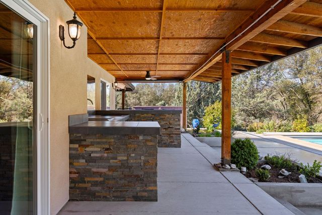 7101 Amoloc Ln, Lotus, CA 95651