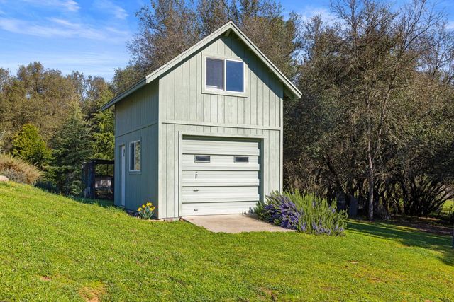 7101 Amoloc Ln, Lotus, CA 95651