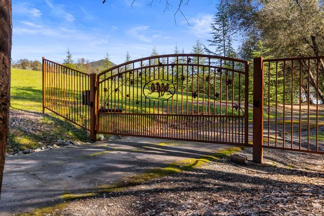 7101 Amoloc Ln, Lotus, CA 95651