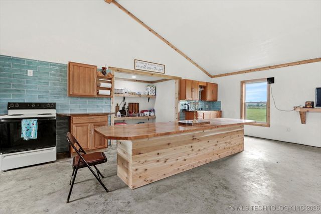 2200 N 166th Road, Mounds, OK 74047