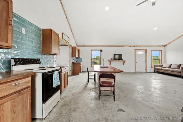 2200 N 166th Road, Mounds, OK 74047