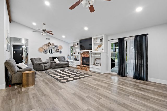 1762 Plymouth Avenue, Tulare, CA 93274