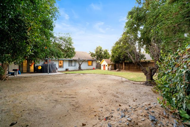1762 Plymouth Avenue, Tulare, CA 93274