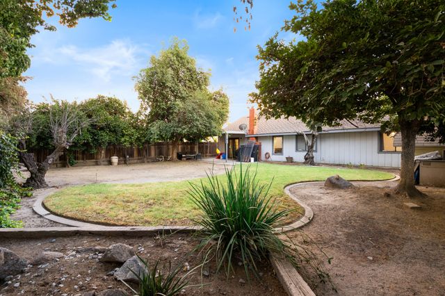 1762 Plymouth Avenue, Tulare, CA 93274