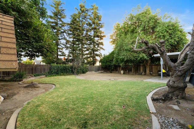 1762 Plymouth Avenue, Tulare, CA 93274