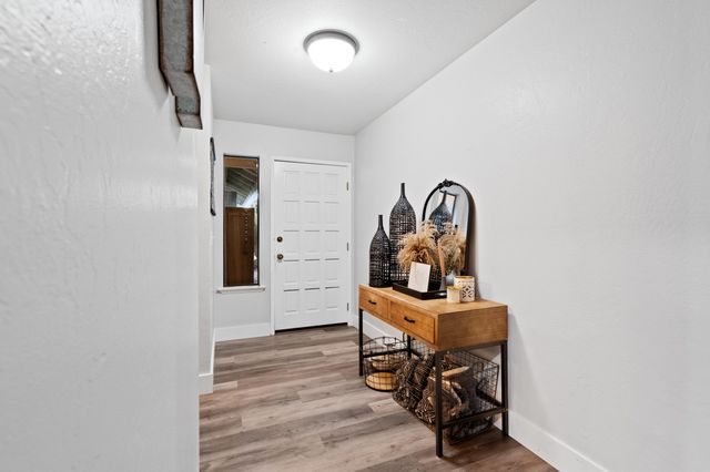 1762 Plymouth Avenue, Tulare, CA 93274
